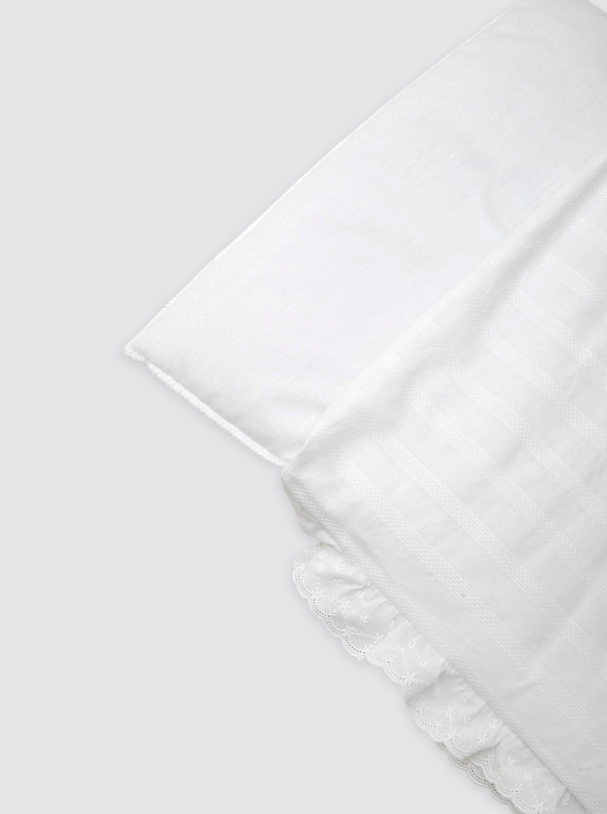 Colcha Minicuna/Capazo Embozo Rayitas Bordadas con Guata Extraíble