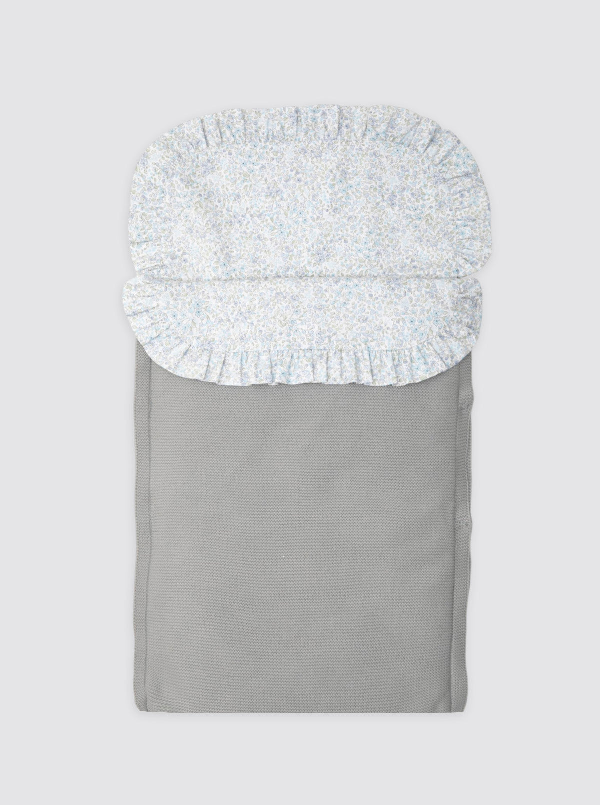 Saco de Punto Invierno Gris con Sábana Florecitas Manuela con Guata Extraíble - Capazo
