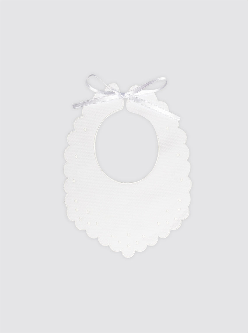 Babero de Baba Pique Blanco Con Bodoques Bordados
