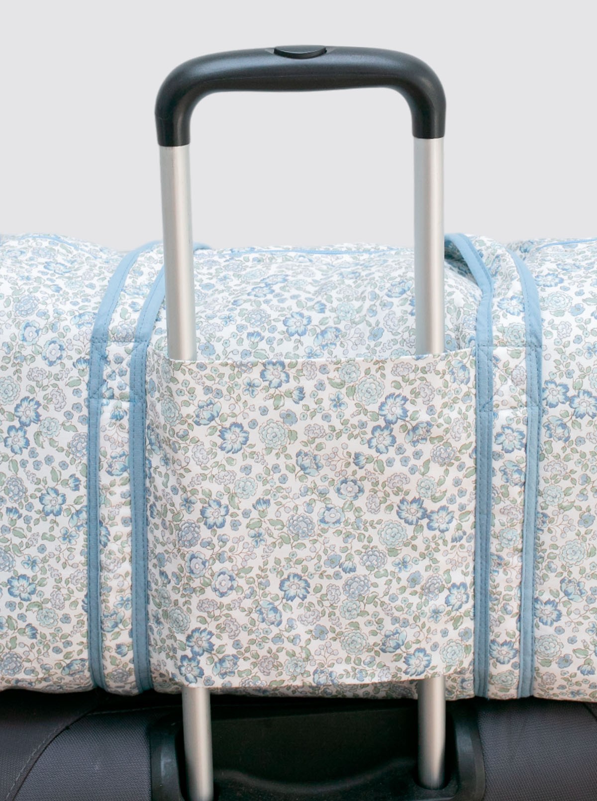 Nina Blue Flowers Travel Bag