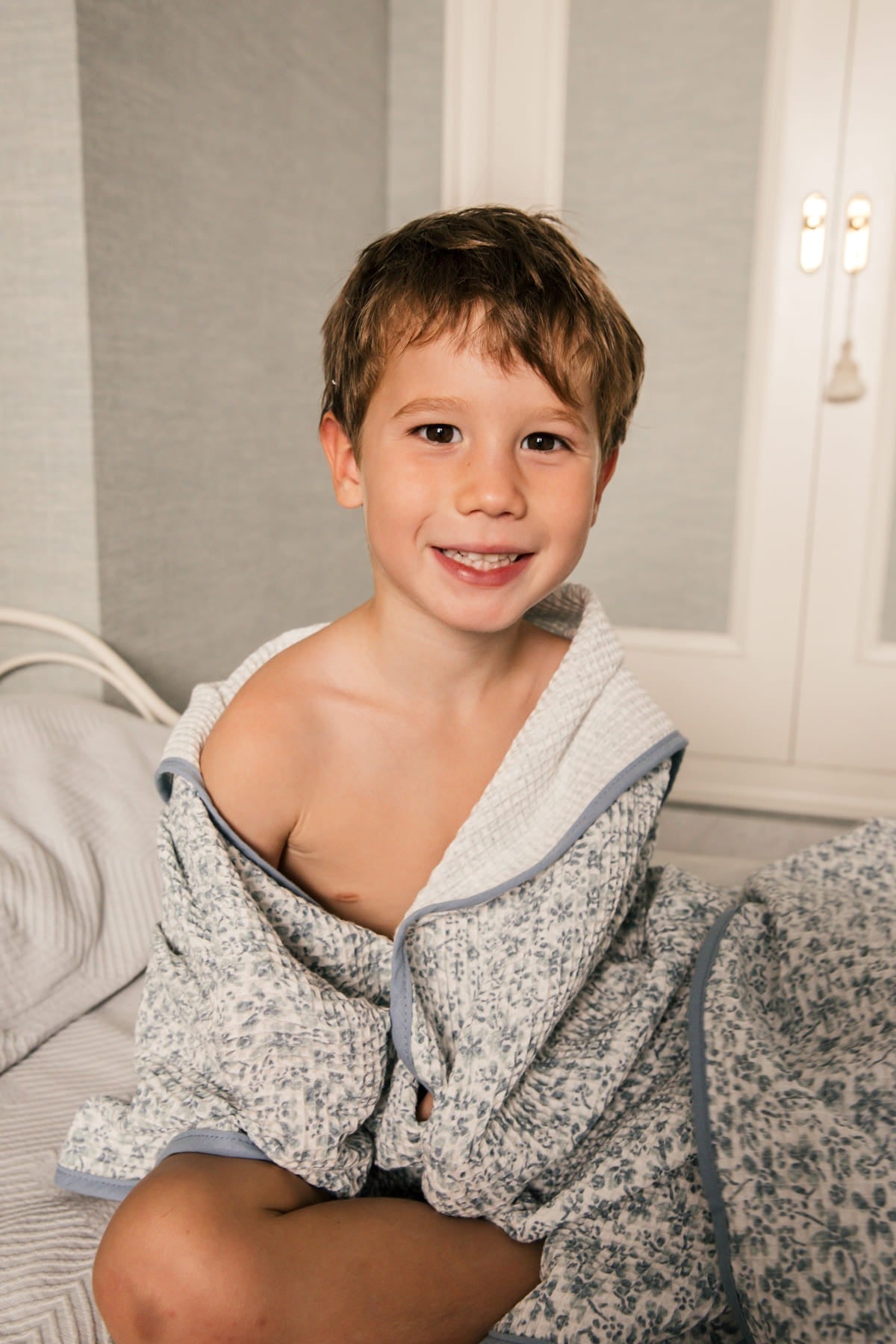 Mini serviette légère à fleurs bleues