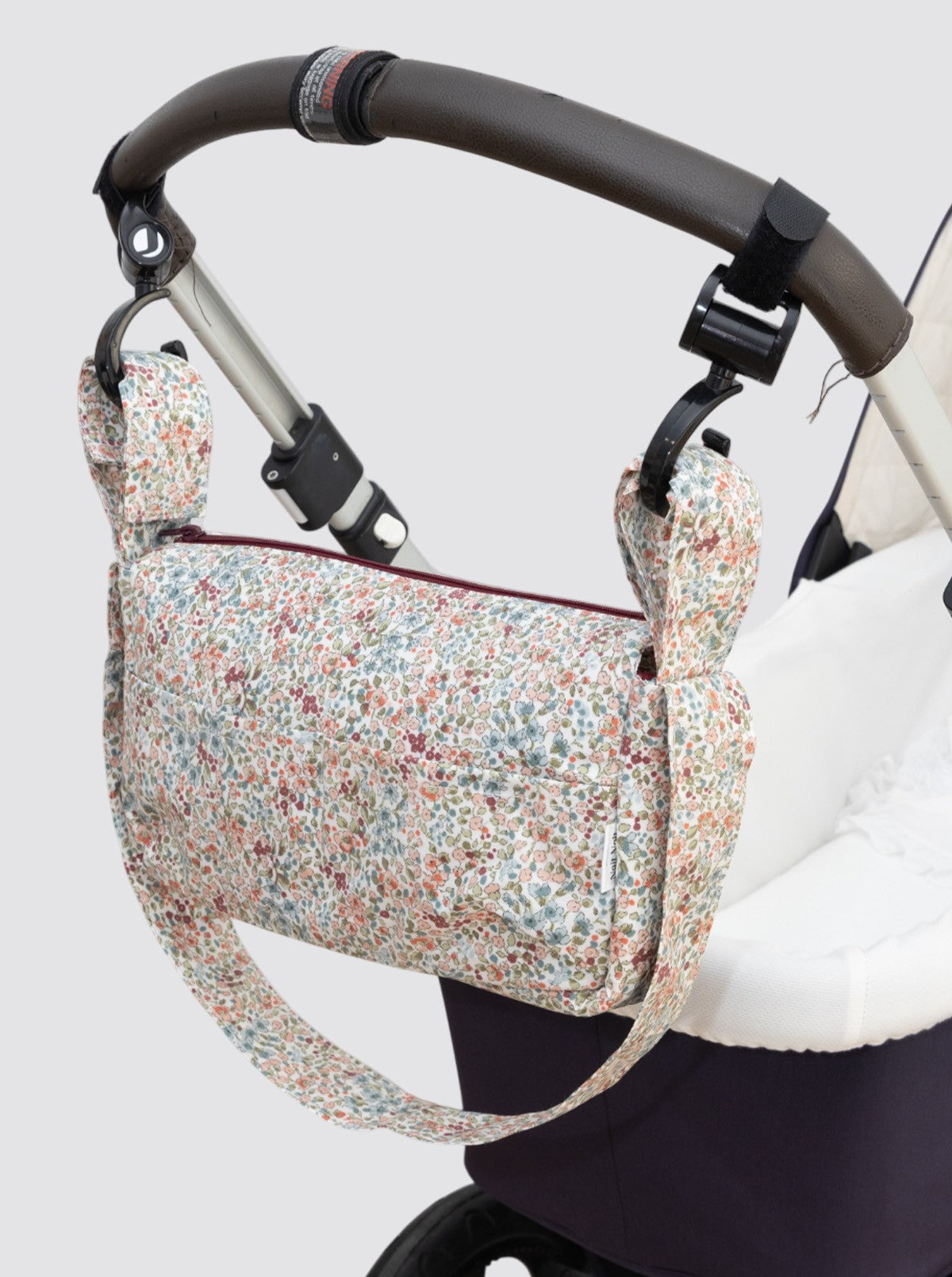 Petit sac à roulettes imperméable blanc bordeaux