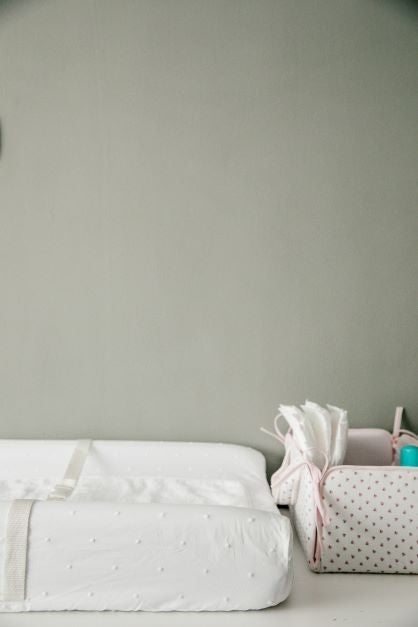 Matelas à langer pour meubles + housse à pois blancs