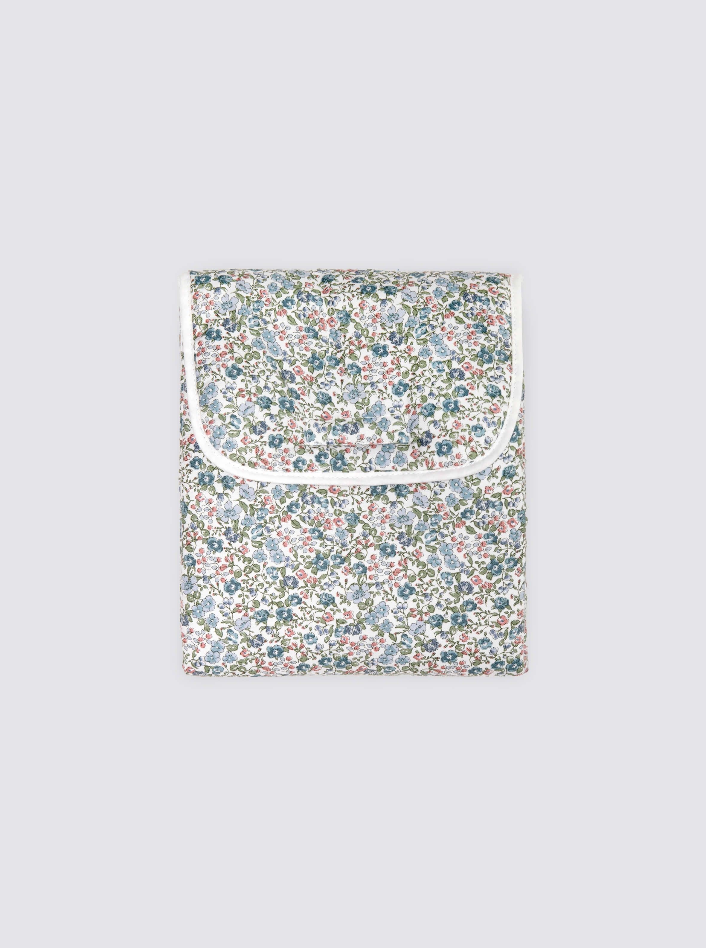 Matelas à langer avec poches, motif fleurs bleues Inés