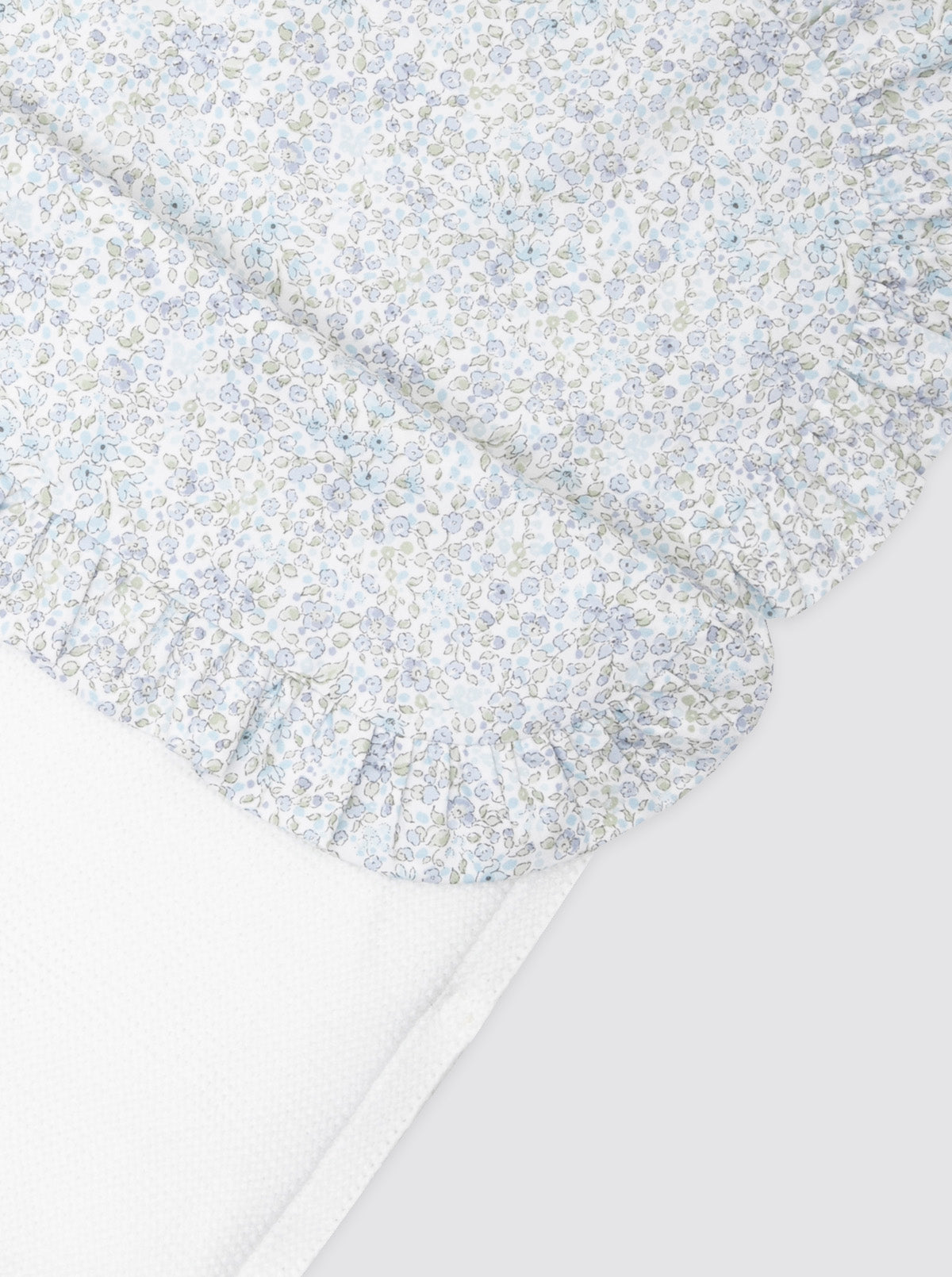 Saco de Punto Invierno Blanco con Sábana Florecitas Manuela con Guata Extraíble - Capazo