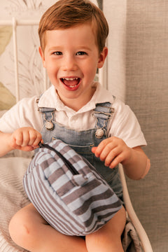 Trousse de toilette en denim et bleu clair à rayures