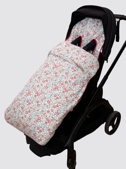 Couverture de poussette Dragonfly Floral Nina bordeaux avec chancelière