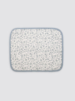 Serviette légère pour le visage à fleurs bleues