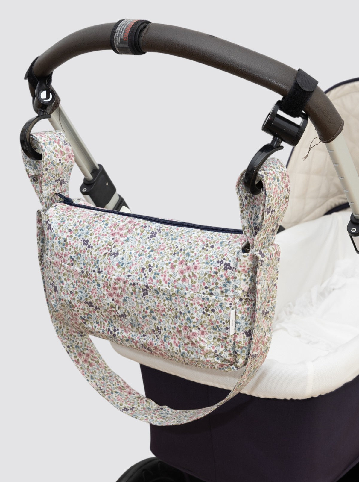 Petit sac à roulettes imperméable blanc et bleu