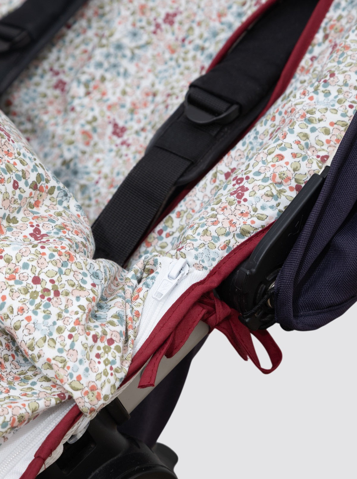 Funda con Saco Universal Blanca Burdeos