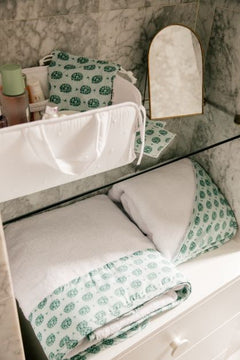 Panier à couches à pois blancs